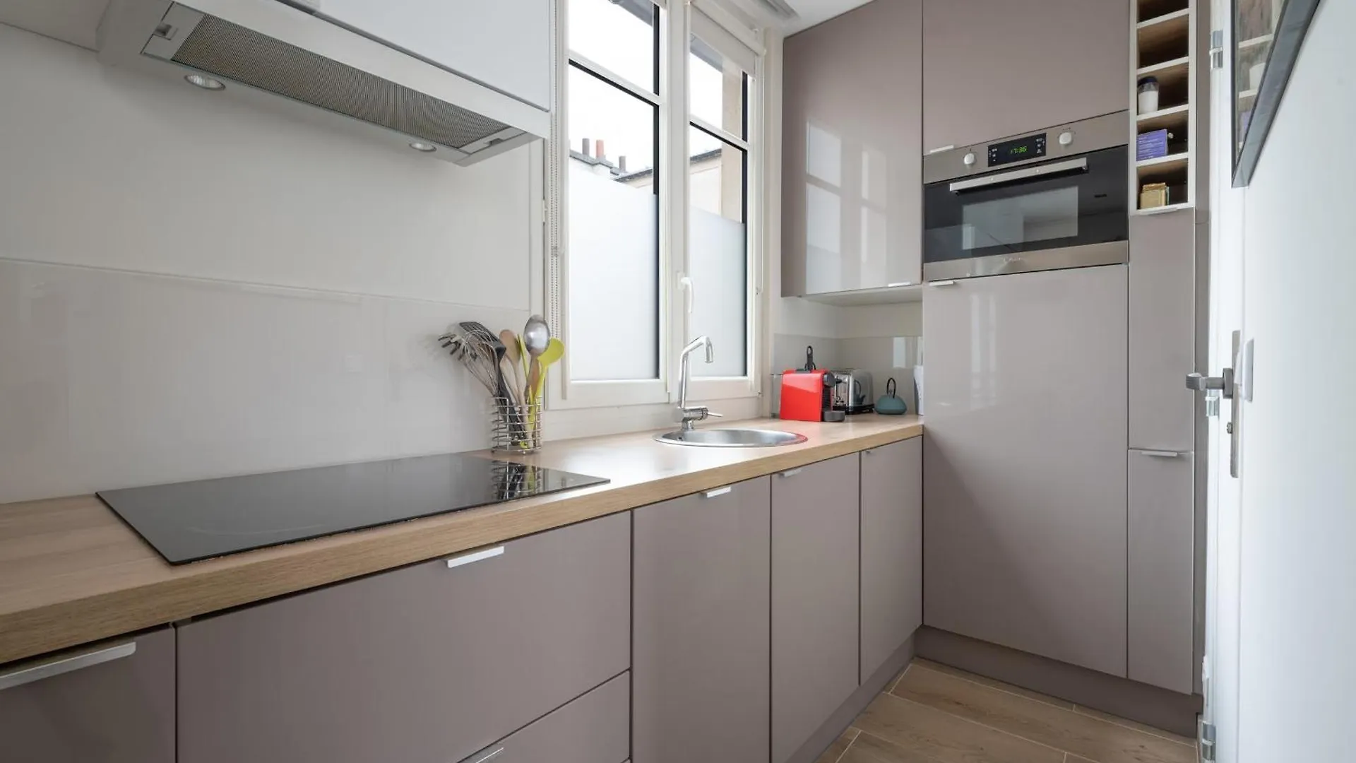 Studio Temple - Welkeys Paris 0*,  France